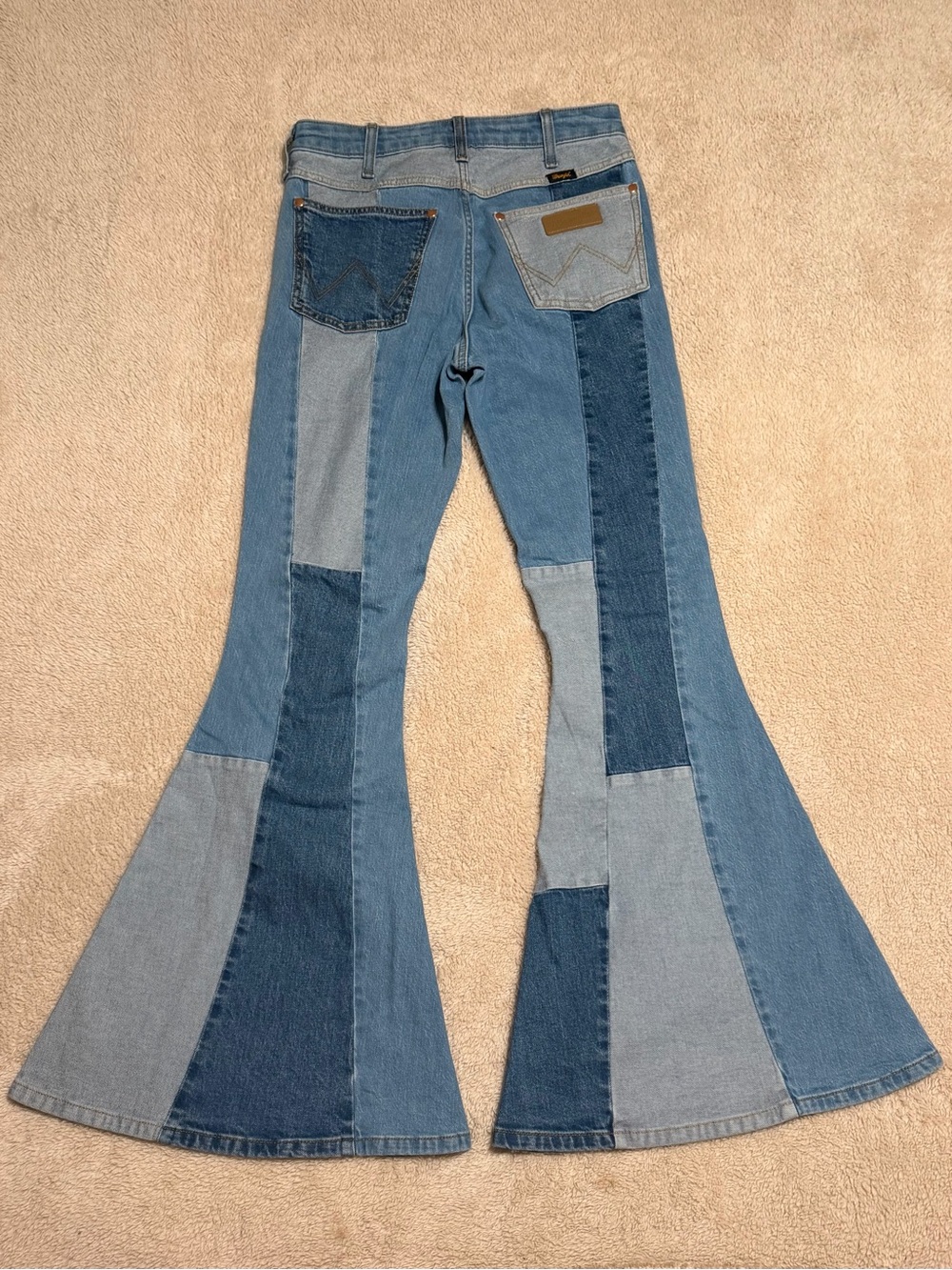 Lainey Wilson x Wrangler Patchwork Jeans - Picture 2 of 3